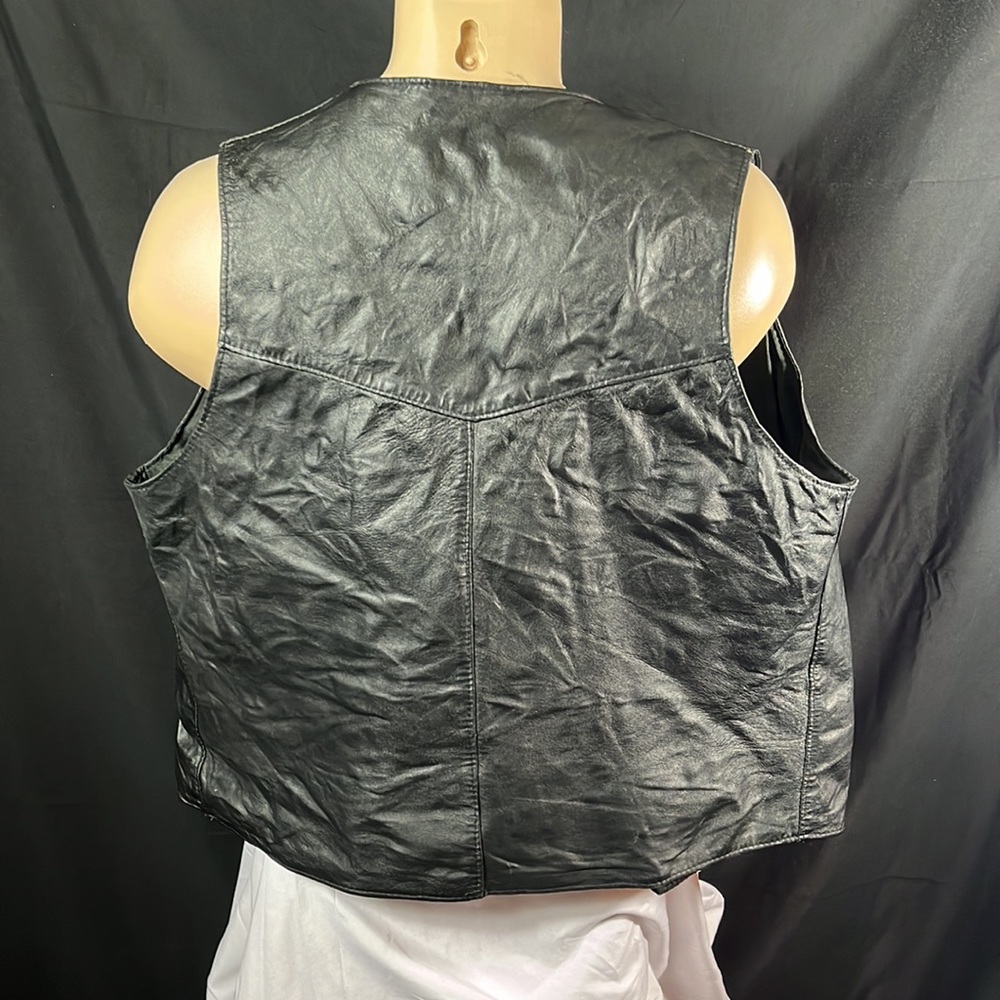 Black Leather vest with button chain - Picture 2 of 3